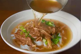 香港清汤牛腩做法，根本不用放大料，汤色清澈鲜甜，牛腩爽口Q弹