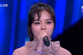 黄霄云翻唱《左手指月》，直接一战成名，成为了顶级歌星！