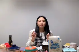 宝贝第一口辅食怎么吃，辅食工具怎么选，这条视频整理给大家视频封面
