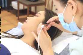 小姐姐第一次体验古法采耳，痒到受不了，可是采耳技师却这么说！视频封面