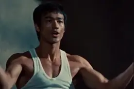 威猛如虎的李小龙竟然怕蟑螂，却这样克服恐惧，也真是没谁了视频封面