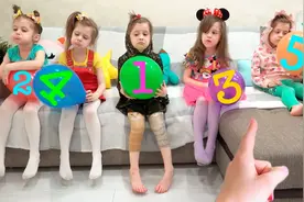 小女孩穿上公主套装，和老师玩起了捉迷藏，老师能找到她们吗？视频封面