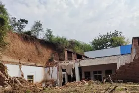 洛阳暴雨致5人死亡！因有人未按要求撤离，两乡镇党委书记被处分视频封面