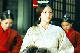 算命的见到此女说：命带桃花，母仪天下，最终被男人争抢后惨死视频封面