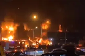 通报！山东临沂沿街商铺起火，2人下落不明，已找到1名遇难者遗骸