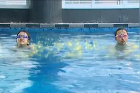 《巴啦啦小魔仙》第31集：美琪和莉莉比赛游泳视频封面