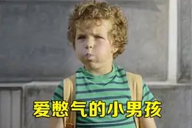 小男孩为了妈妈，无时无刻都在练习憋气，原因令人心疼