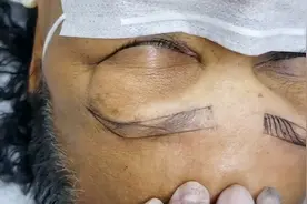 50岁阿姨皮肤黝黑显老，做了永久纹眉后，五官提升了不少视频封面