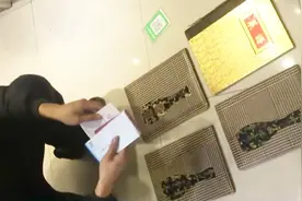 宁波：几十元红酒卖近千元，镇海警方打掉一酒托团伙，上百人被骗视频封面