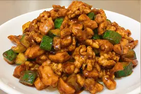 酱爆鸡丁这样做，酱香浓郁，口味独特，又要多吃2碗饭