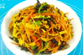 胡萝卜丝炒鸡蛋好吃的做法，营养美味鲜香下饭，家人都爱吃