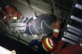 河南开封一30岁工人坠入5米深水池，腰部重伤，躺池底无法动弹视频封面