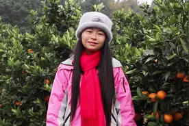 农村姑娘自编神曲《努力是正道》，橙园里唱尽人生酸甜苦辣