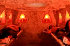 兄弟俩丛林里建造地下宫殿，冬暖夏凉又豪华，太会享受了