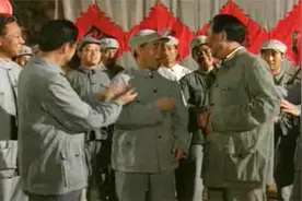 中国：村民为难领袖表演节目，伟人不唱不跳，却把村民逗得乐开花视频封面