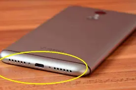 手机下面的一排小孔，千万不要用牙签去投了！我也是刚知道，可怕视频封面