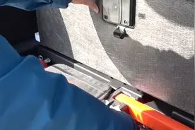 唐EV都为车主准备了哪些后备厢工具？