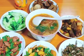 年夜饭：第一次在深圳过年，男友做一桌子我爱吃的菜，值得嫁吗？视频封面