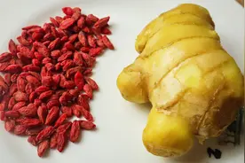 生姜加枸杞真是太厉害了，作用拿钱难买到，解决了很多人的烦恼