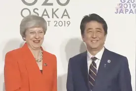 刚刚！安倍与各领导人拍照留念  特蕾莎梅一袭红装抢了安倍镜头  视频封面