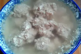 家乡美食水蒸肉的做法，汤汁鲜美，肉质滑嫩，制作简单