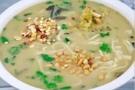 大厨分享传统面食“羊肉糊汤面”做法，汤鲜面筋，学会在家就能做