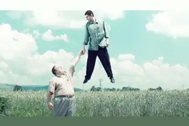 未来世界地球大变样，低于二百斤的人会飞上天，只有胖子才配出门