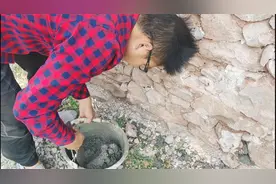 改造乡村别墅的第七天，一步一脚印，今天用沙和水泥加固外墙视频封面