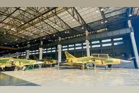 外媒：中国枭龙战机产量飙升，2020上半年交付数量创5年新高视频封面