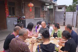 人生有很多幸福的瞬间，但能给你幸福的一定是你身边最亲的人视频封面