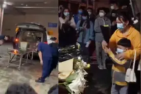 袁隆平院士灵车抵达殡仪馆：其夫人等三鞠躬送别 孩童将鲜花放桌视频封面