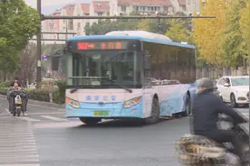 公交车路口“三停” 究竟为了什么？