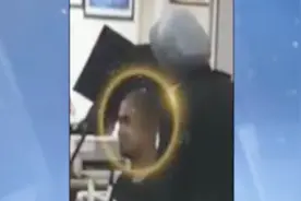 爆笑！男子“光头太亮”拍不了证件照，工作人员一招解决视频封面