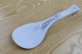才知道，塑料饭勺的小疙瘩用处这么大，卖电饭煲的永远不会告诉你视频封面