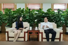 上海奉贤区委书记庄木弟：“美丽经济”引领高质量产业聚集视频封面