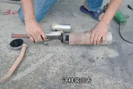 摩托车排气管内部有什么？修车师傅切开一看究竟，涨知识了视频封面
