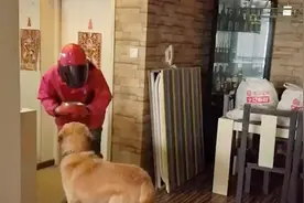 长假期间配送员多次进入无人家中引邻居警惕 原因令人暖心视频封面