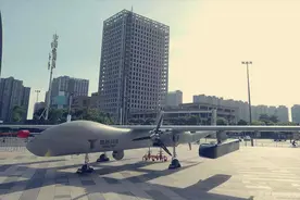 中国成飞再创功勋，65吨无人机即将亮相，首款战机意义超歼20！