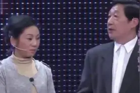 六旬美国华裔寻30年前初恋，现场求婚却遭儿子反对，就是个骗子视频封面
