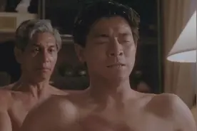 摩登如来神掌：华仔受了天残脚的重创，大师用气功为他治疗。