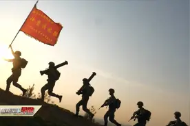 “神鹰侦察排”：高擎战旗勇担当 攻坚克难争第一视频封面