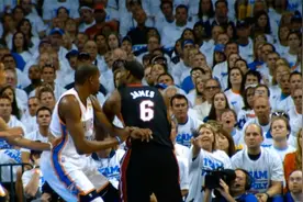 NBA总决赛G2经典回顾：12年总决赛G2詹姆斯vs杜兰特激情对决视频封面