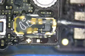 手机大力出奇迹导致电池座子损坏，开机显示0%，更换座子即可视频封面