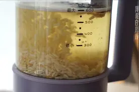 过年大鱼大肉吃多了，煮一壶“健脾炒米茶”刮油促消化，老少皆宜视频封面