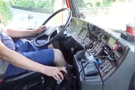 老款的斯堪尼亚大货车，看看驾驶室怎么样视频封面