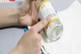 白衣服染上油渍不美观，又难洗，这些个小妙招可以一键去污渍！