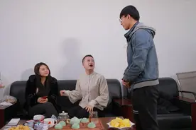 搞笑剧：分手时女友说要和我成为一家人，没想两年后她成了我小妈视频封面