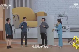 干货！肘部抵墙锻炼，帮你改善圆肩驼背，来跟专家学学|健康之路视频封面