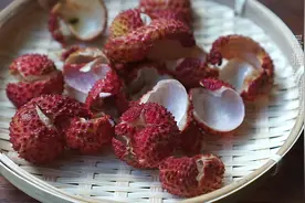 80岁奶奶分享荔枝壳煮水，好处这么多，原汤化原食，吃荔枝不上火