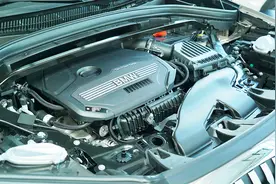 8AT换7速双离合，新款宝马X1的动力有变化！视频封面